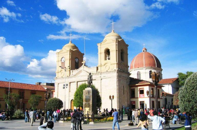 Casa Blanca Hospedaje Huamancaca エクステリア 写真